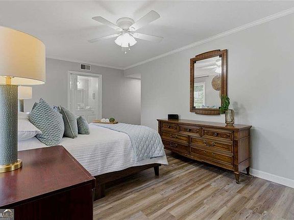 5th image of 3109 Colonial Way APT E