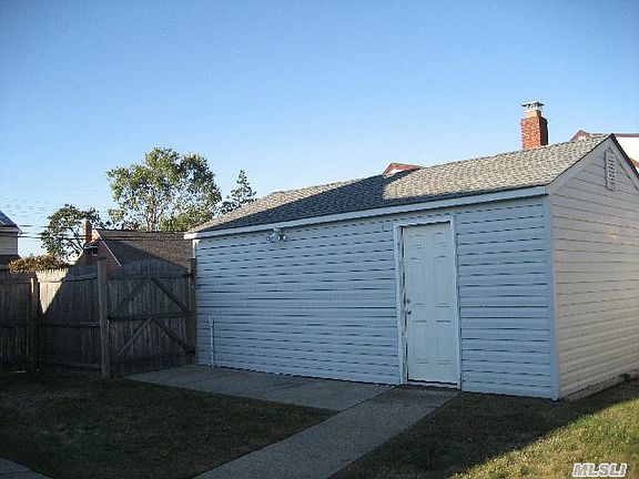 3rd image of 6 Boblee Ln