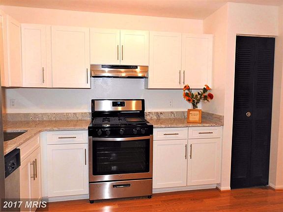 3rd image of 118 Monroe St #10