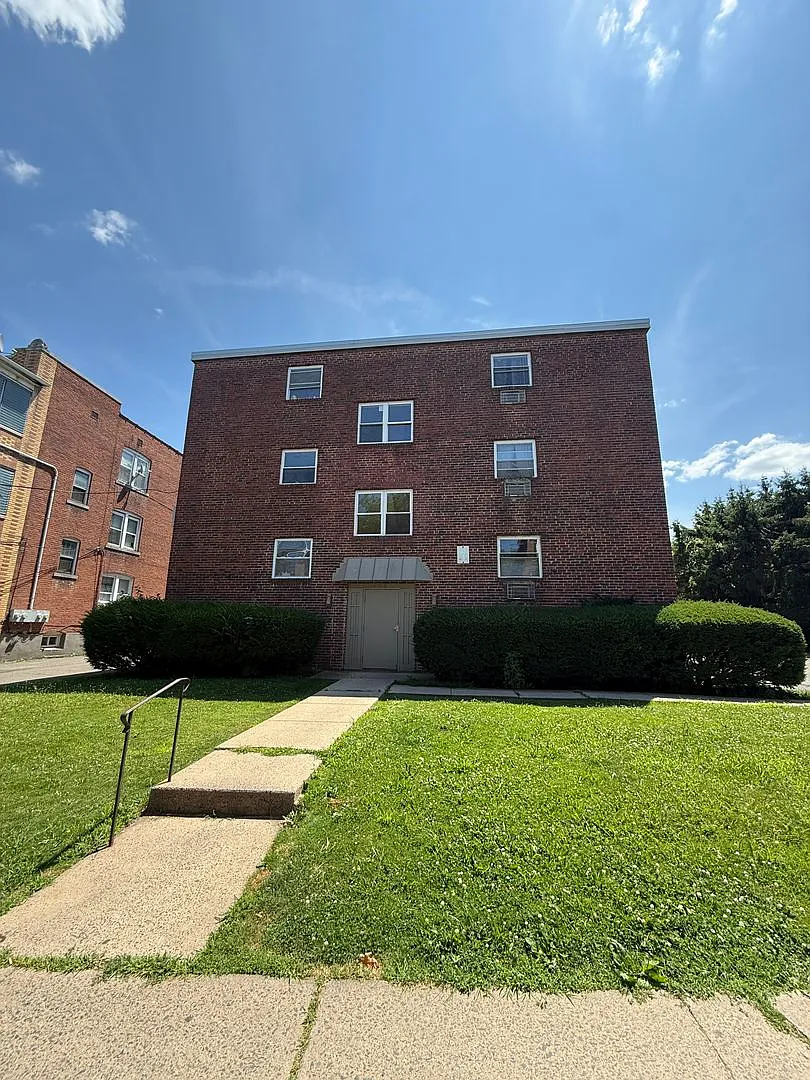105 Preston St. — Photo 1
