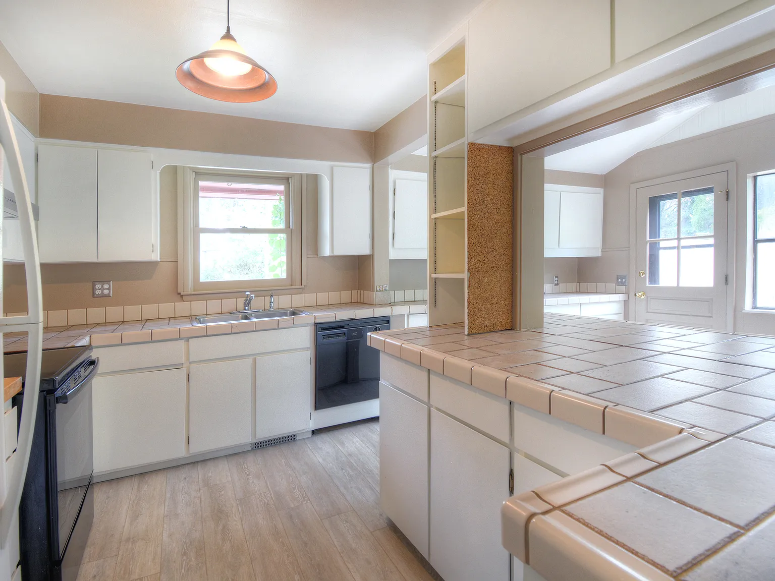 3 bed, 2038 sqft, $2,800 — Photo 4