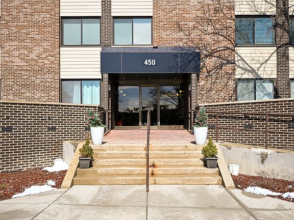 2nd image of 450 Raintree Ct Unit 3B