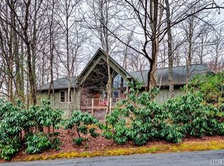 4 Birdnest Rd, Sapphire, NC 28774