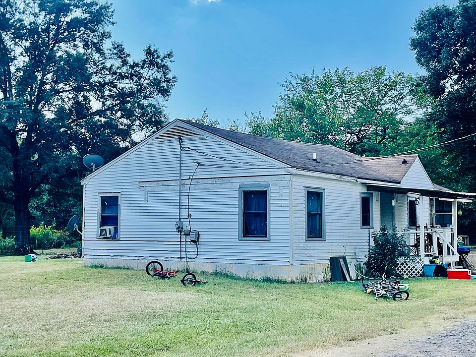 2nd image of 153 Palmer Ln