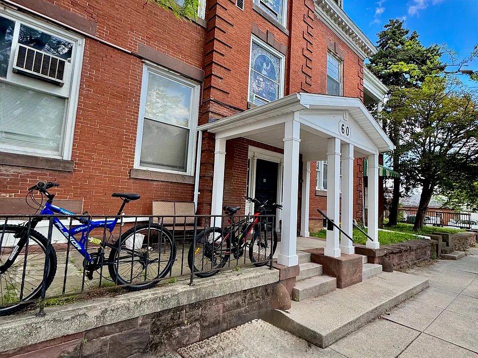 60 Frederick St Apt 2C - Front Entrance