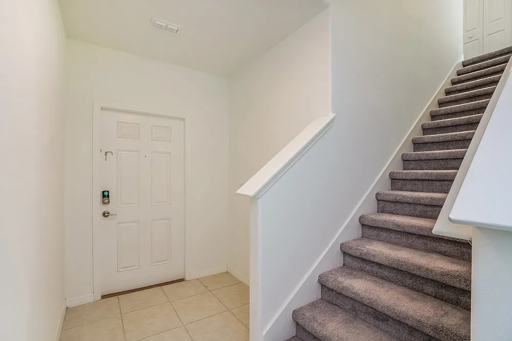 4 bed, 2.5 bath, 1763 sqft, $2,500 — Photo 4