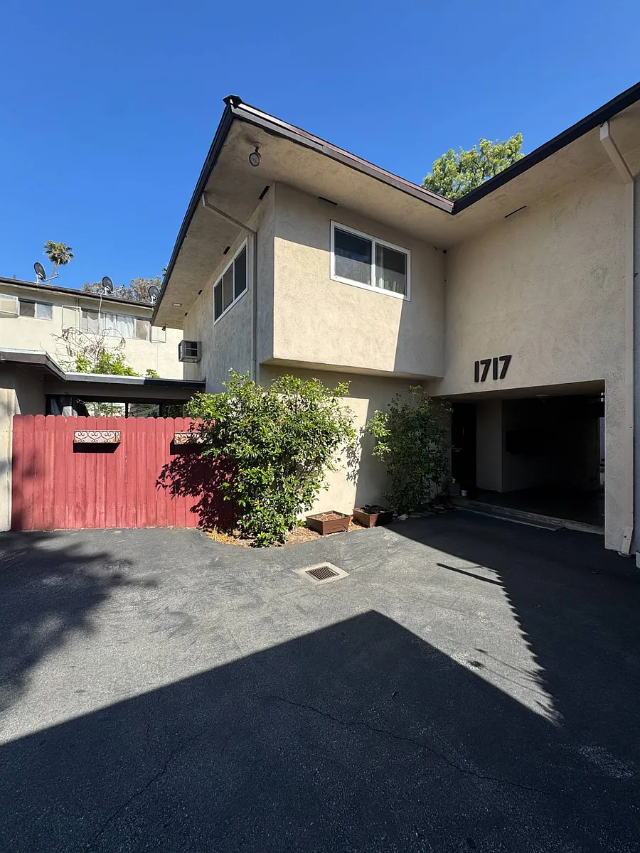Building Photo - 1717 Huntington Dr #7