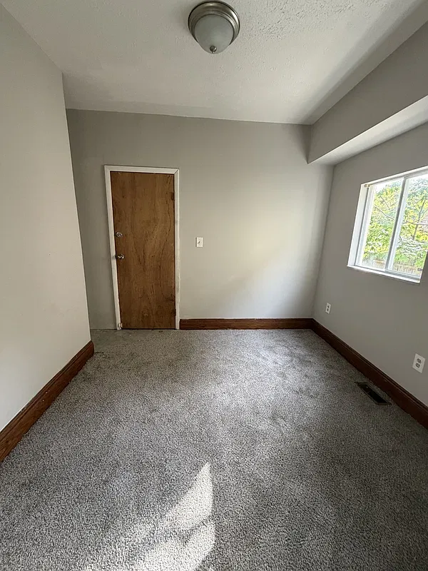 2 bed, 1.0 bath, 973 sqft, $1,100 — Photo 3