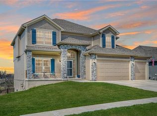 8720 N Spruce Ct, Kansas City, MO 64156