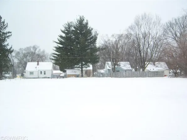 1380 Milton St, Benton Harbor, MI 49022
