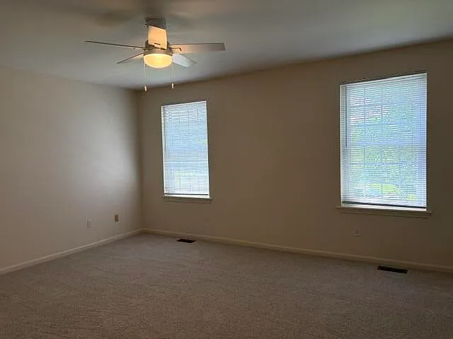 328 N Pointe Dr — Photo 11