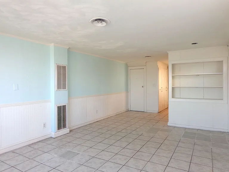 2020 E Ocean View Ave — Photo 11