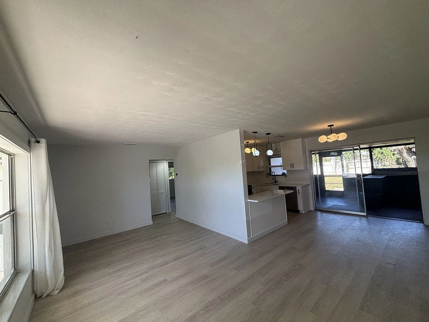Renovated 4BR/2BA St. Petersburg Home with Fenced Yard & Garage! — Photo 2