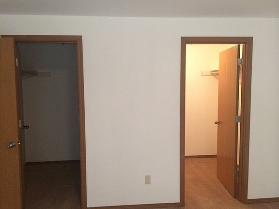 3rd image of 819 Cody St SE