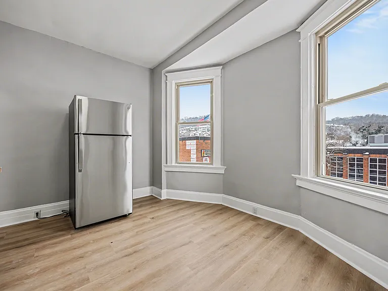 417 W 19th St #2 — Photo 10