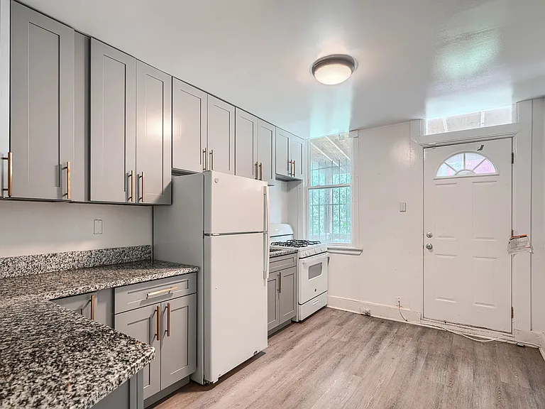 1803 W Baltimore St #1 — Photo 8