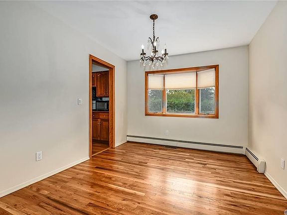 4th image of 7 Laurel Ct