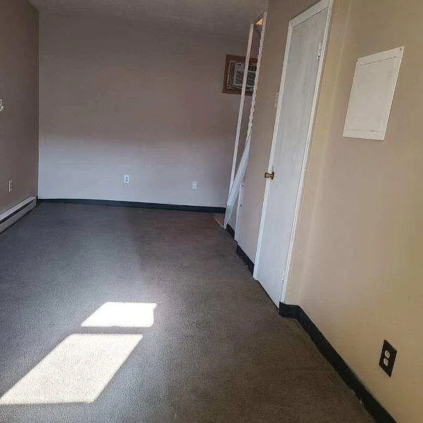 1 bed, 1.5 bath, $595 — Photo 2