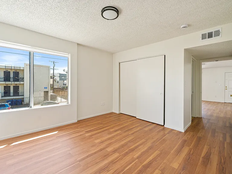 4969 Romaine St #1 — Photo 11