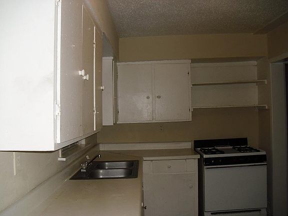 4th image of 936 Mackinaw St