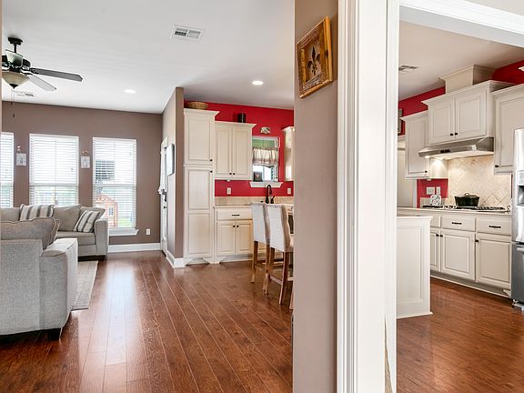4th image of 214 Ennis Dr