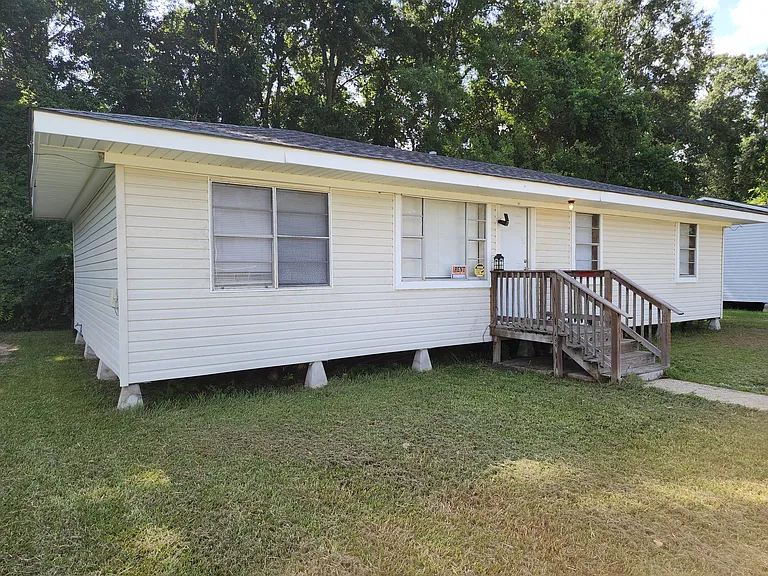 160 Bloomfield Loop — Photo 1