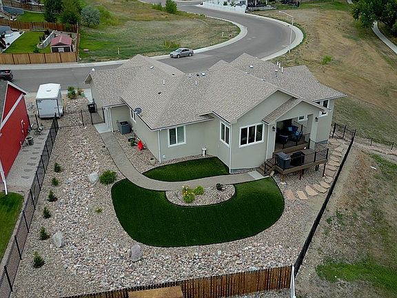 5th image of 879 N Shoshone Dr