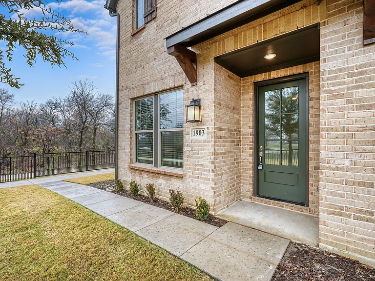 1903 McClane Dr — Photo 27