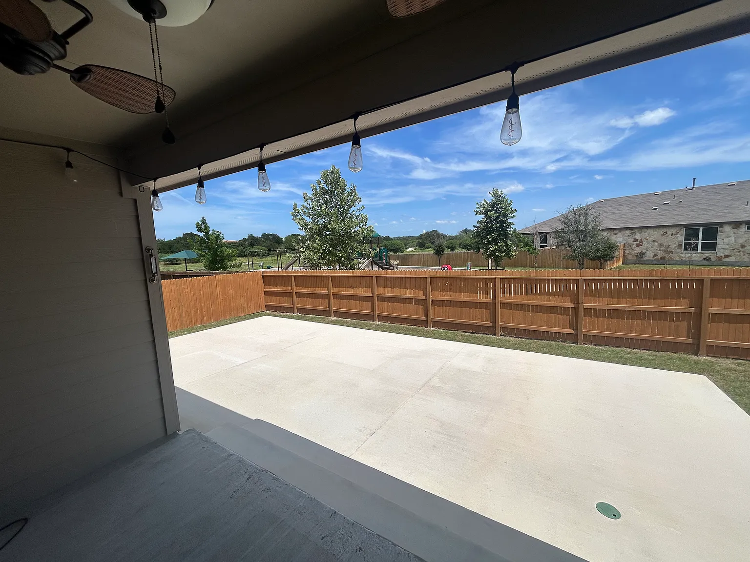 4 bed, 2.5 bath, 1830 sqft, $2,200 — Photo 3