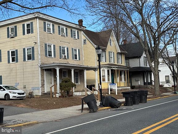 2nd image of 102 S Governors Ave