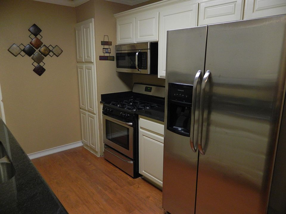 1st image of 863 Meadowview Dr