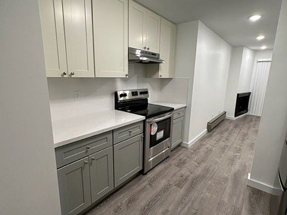 2nd image of 550 27th St APT 306