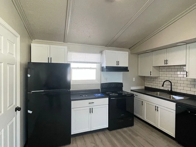 McCook Apartments — Photo 11
