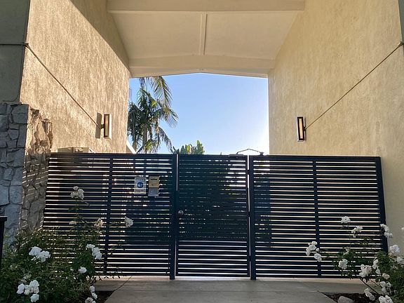 3rd image of 1455 N Los Robles Ave