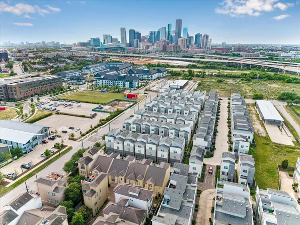 2813 Clinton Dr, Houston, TX 77020