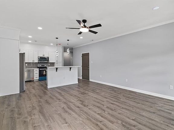 5th image of 645 Ivy Ave