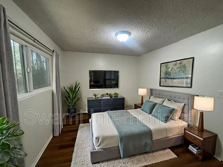 1303 W 107th St — Photo 3