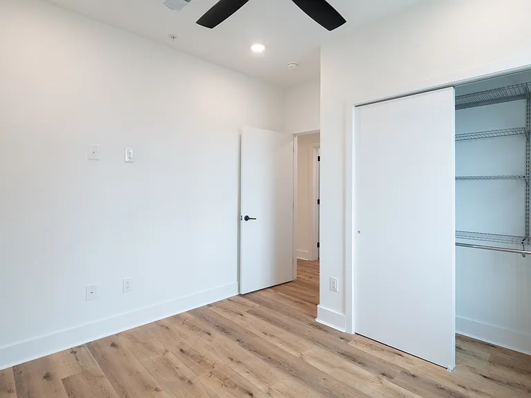 2621 W Oxford St #304 — Photo 13