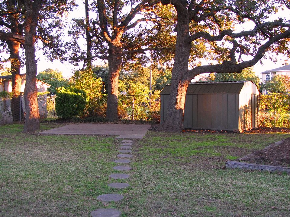 2nd image of 236 Oakwood Ln