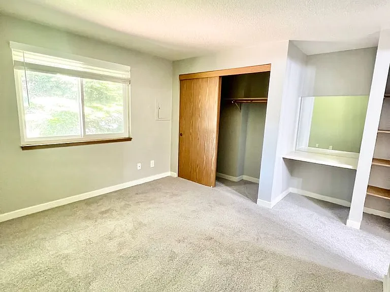 Willow Creek Apartments — Photo 20
