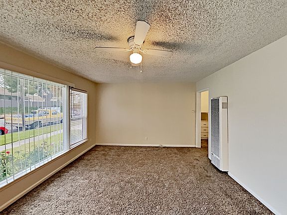 3rd image of 347 E Hyde Park Blvd