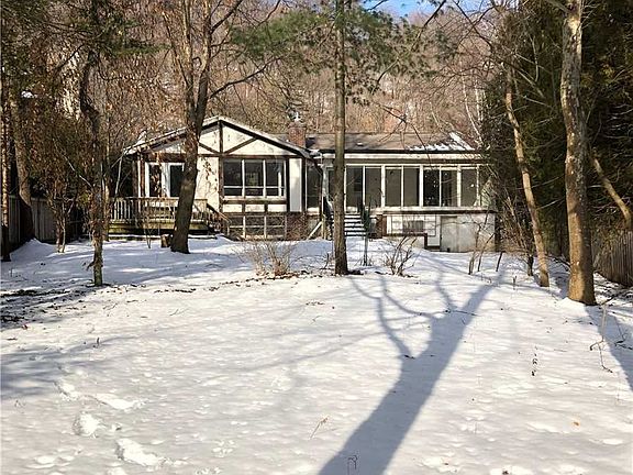 2nd image of 15 York Valley Cres