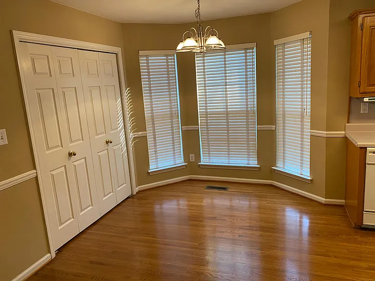 100 Moss Hill Ct — Photo 8