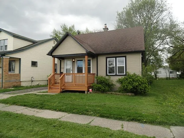 7520 Packard Ave photo 1
