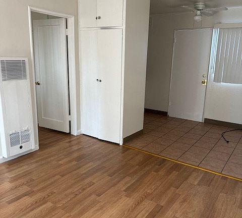 4th image of 1108 E Villa St #A