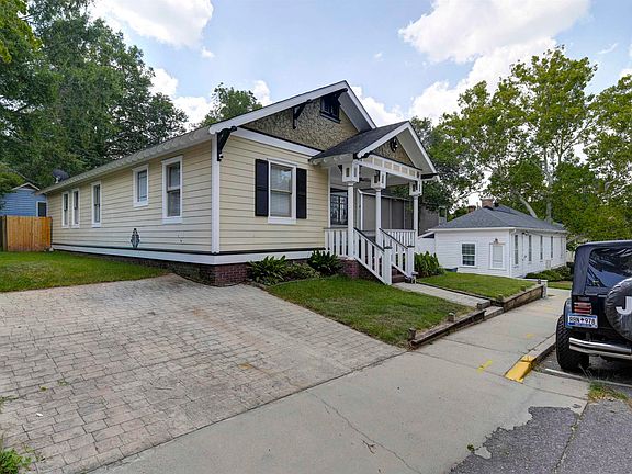 3rd image of 1000 Belleview St