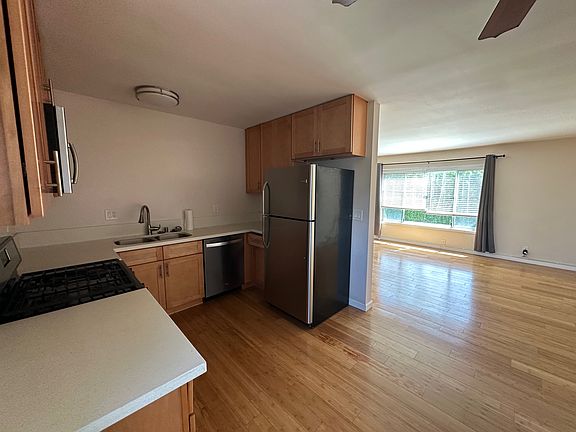 4th image of 2637 S Centinela Ave #11