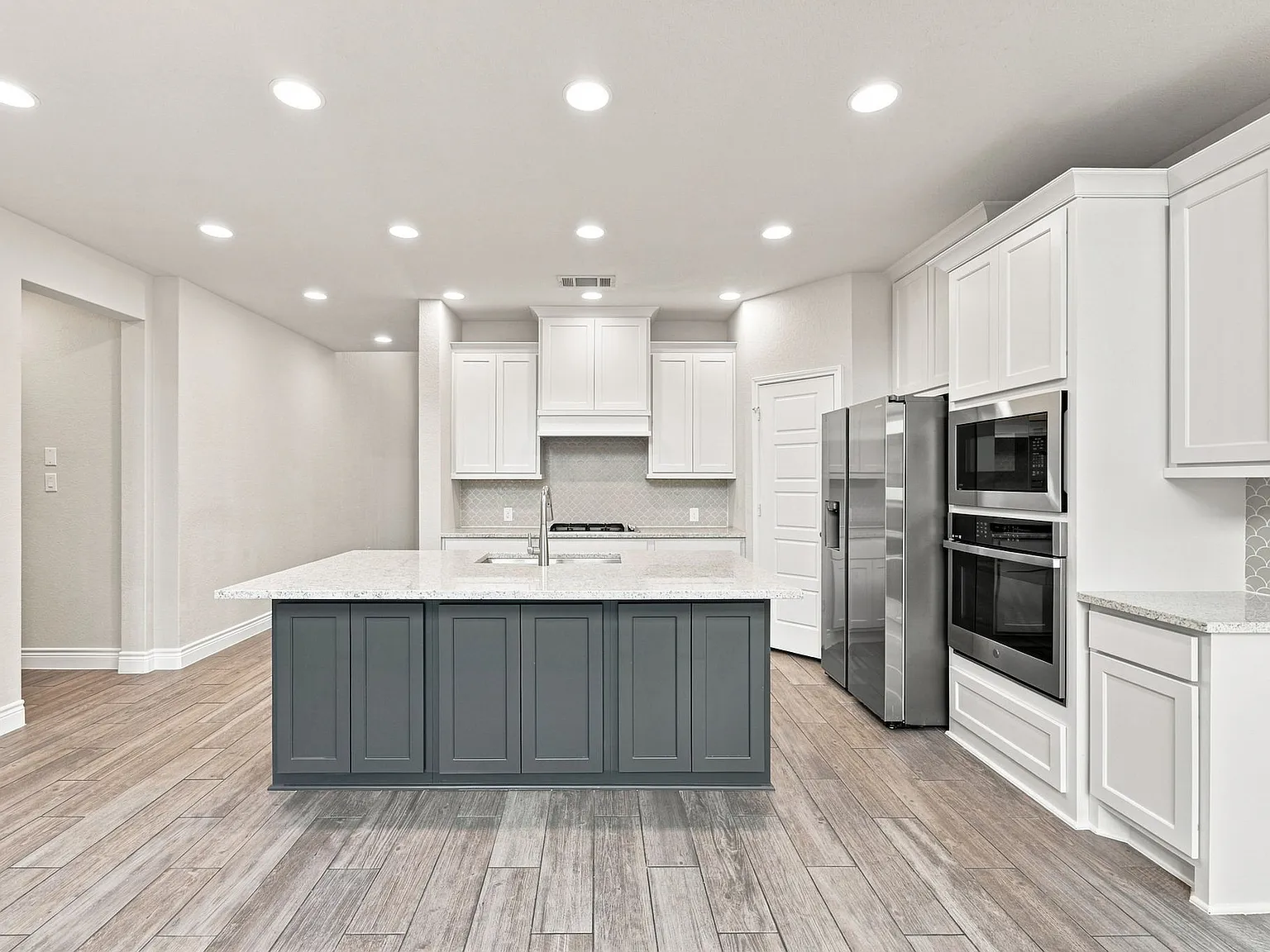 5 bed, 3008 sqft, $3,000 — Photo 2