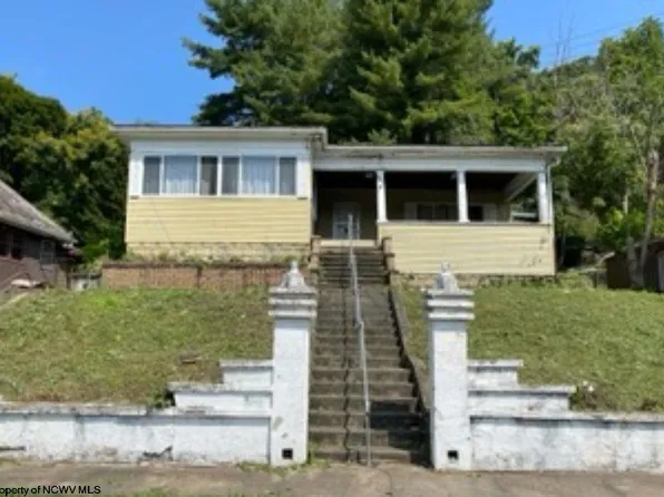 202 Franklin St, Mannington, WV 26582