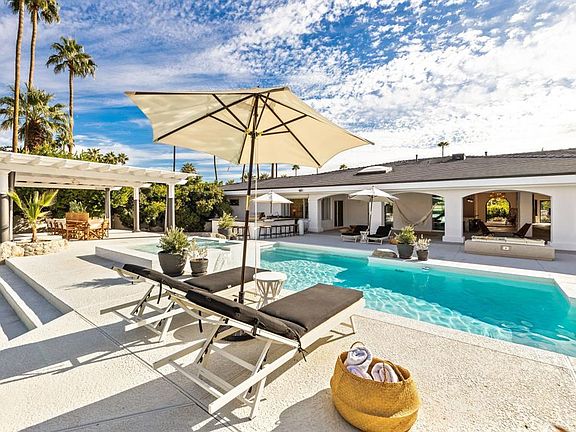 5th image of 594 W Stevens Rd